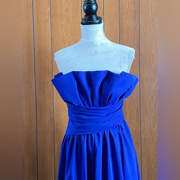 ML MONIQUE LHUILLIER Strapless asymmetric pleated taffeta gown size 4 - Picture 8 of 11